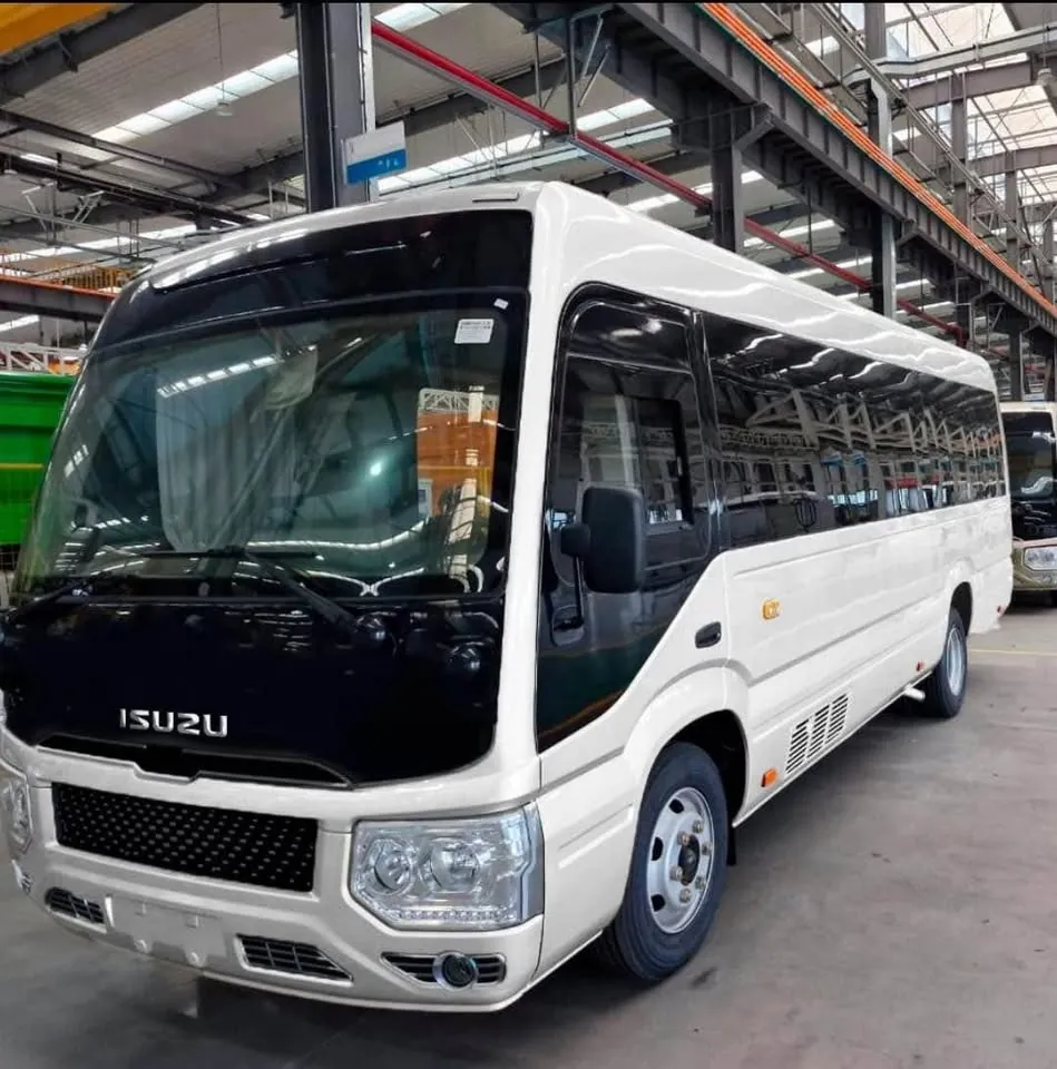 Isuzu Microbús B-700 - foto 2