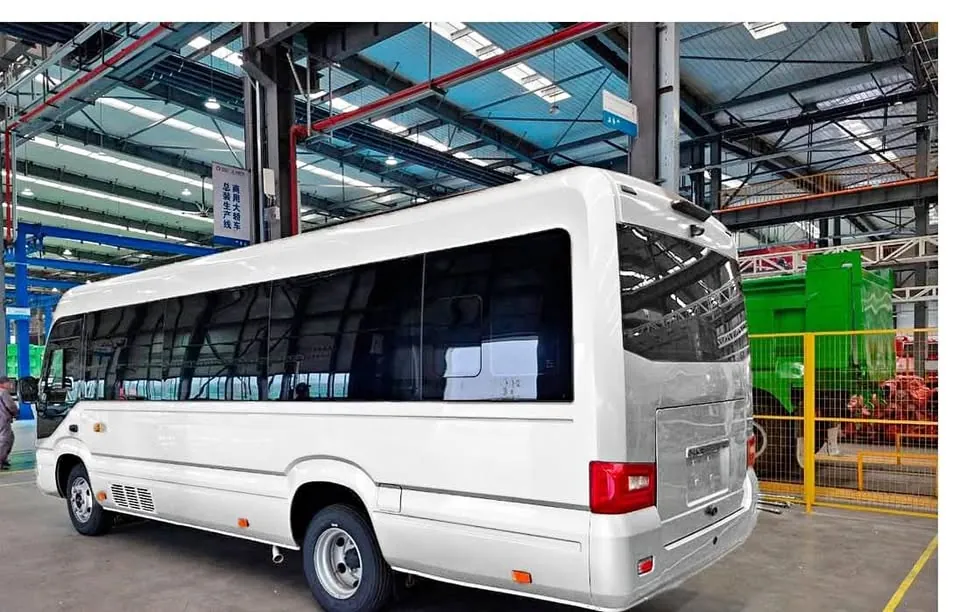 Isuzu Microbús B-700 - foto 3