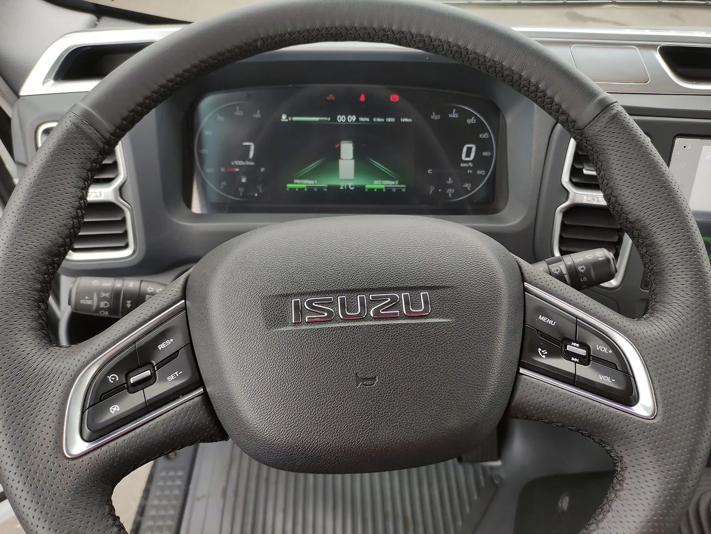 Isuzu M100 - foto 4