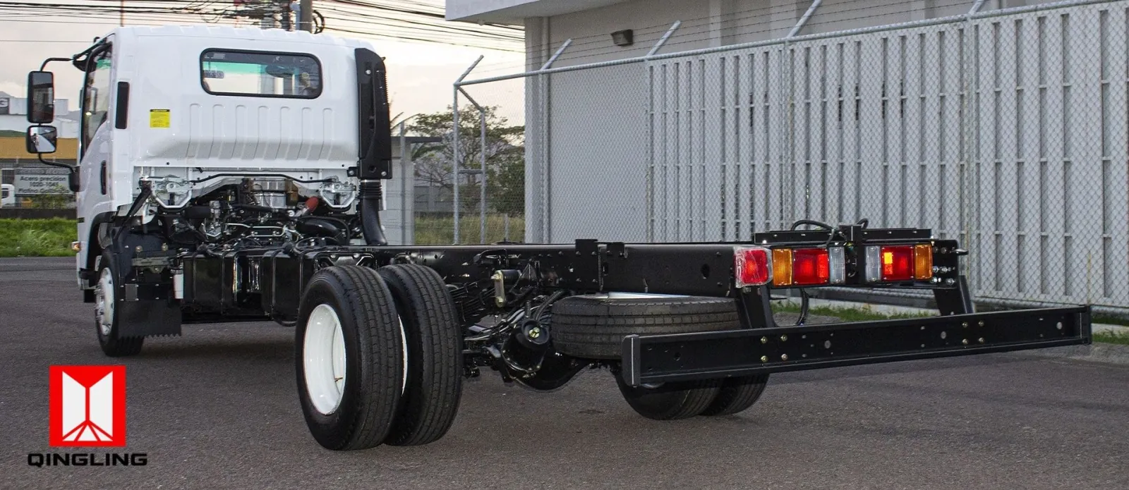 Isuzu NZR 700P - foto 3